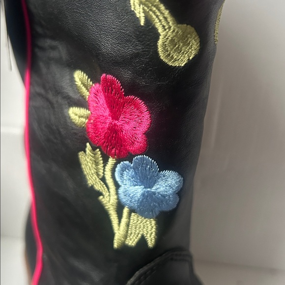 NWT-Blazin Roxx Youth Embroidered Black Cowboy Boots with Floral Design-Size 6 - Picture 5 of 5